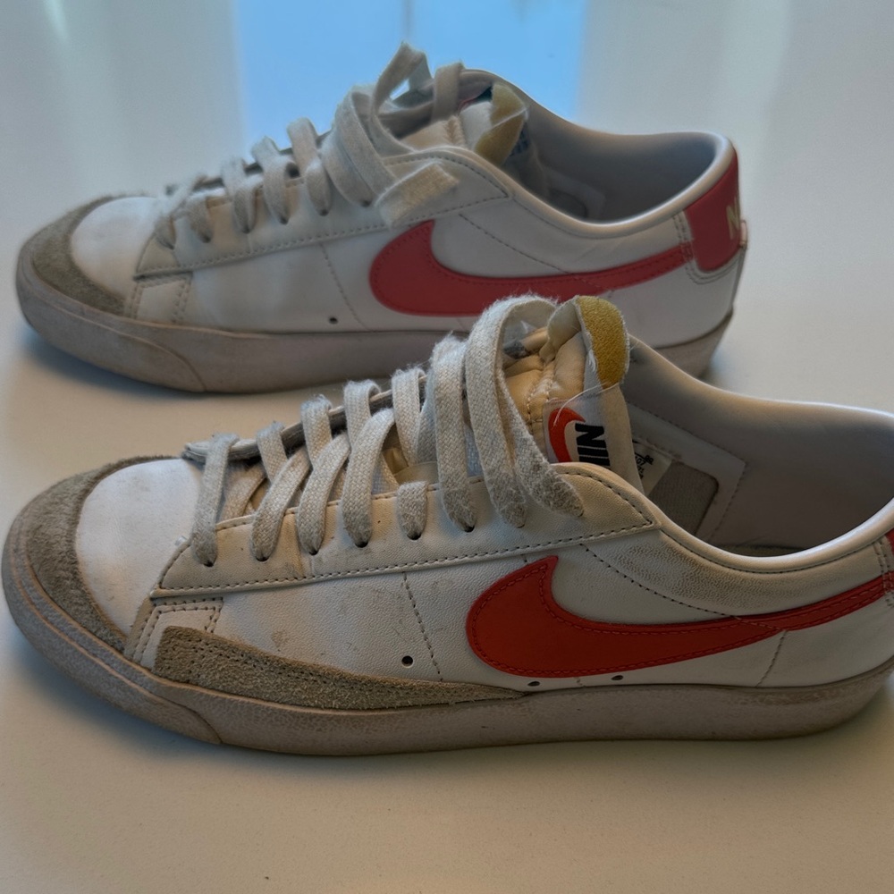 Nike White Leather Low-Top Sneakers with Red Swoosh